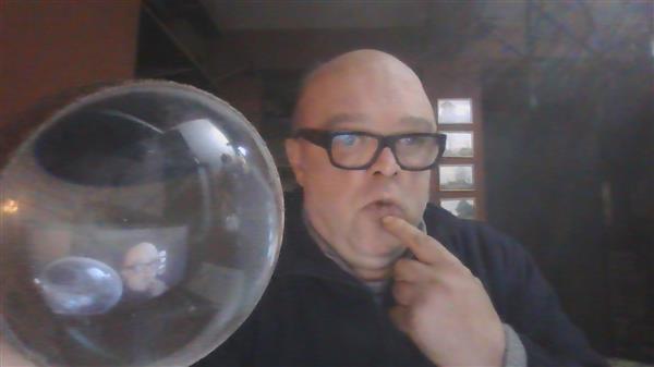 Grote foto de stille zoektocht contacten en berichten man zoekt vrouw