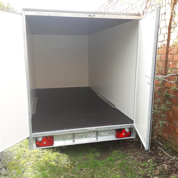 Grote foto gesloten aanhangwagen roca met alu velg auto diversen aanhangers