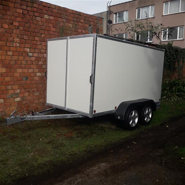 Grote foto gesloten aanhangwagen roca met alu velg auto diversen aanhangers
