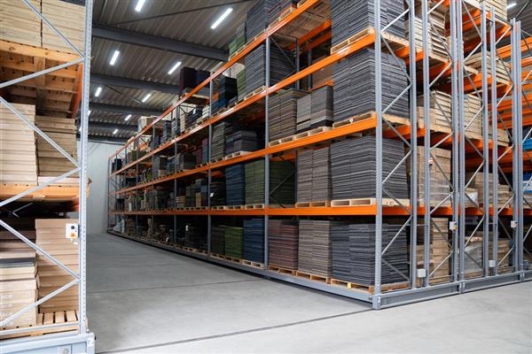 Grote foto heuga 727 red 2.000 tapijttegels van interface huis en inrichting vloerbedekking en kleden