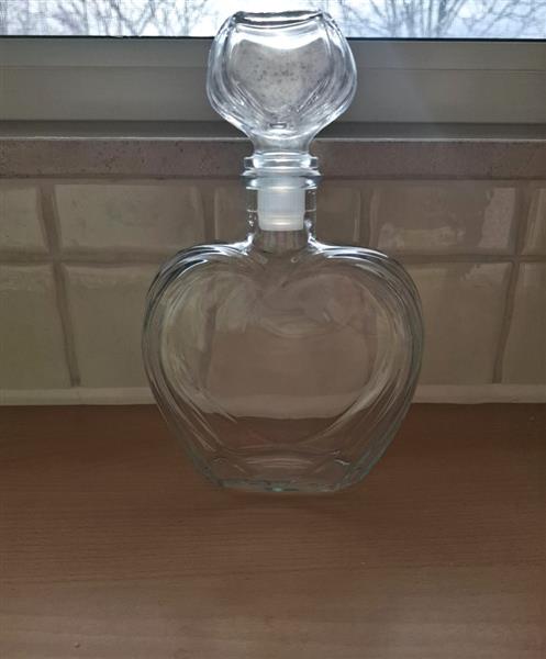 Grote foto decoratieve glazen fles in hartvorm voor badschuim sieraden tassen en uiterlijk lichaamsverzorging