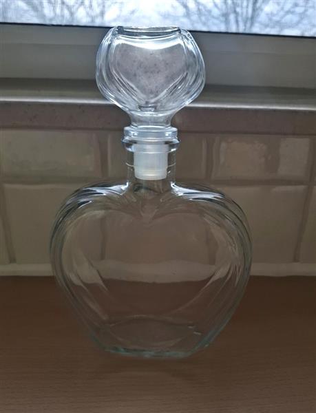 Grote foto decoratieve glazen fles in hartvorm voor badschuim sieraden tassen en uiterlijk lichaamsverzorging