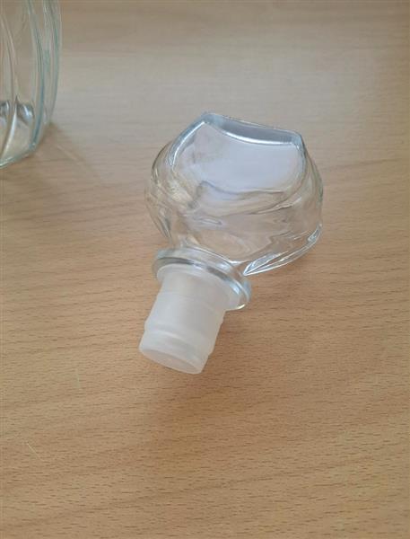 Grote foto decoratieve glazen fles in hartvorm voor badschuim sieraden tassen en uiterlijk lichaamsverzorging