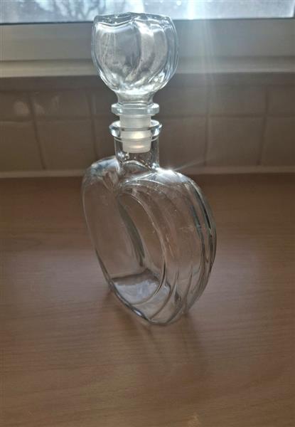 Grote foto decoratieve glazen fles in hartvorm voor badschuim sieraden tassen en uiterlijk lichaamsverzorging