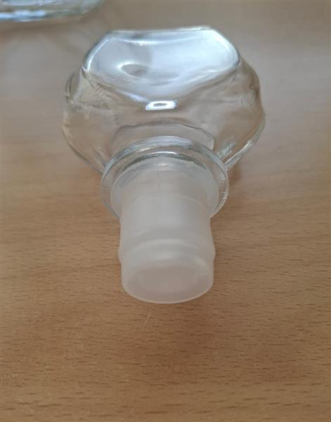 Grote foto decoratieve glazen fles in hartvorm voor badschuim sieraden tassen en uiterlijk lichaamsverzorging
