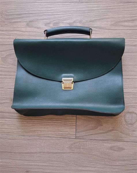 Grote foto knappe donkergroene vintage aktetas briefcase sieraden tassen en uiterlijk schooltassen