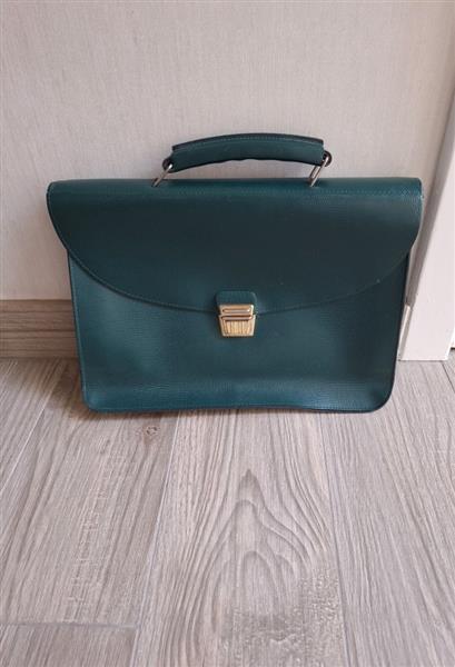 Grote foto knappe donkergroene vintage aktetas briefcase sieraden tassen en uiterlijk schooltassen
