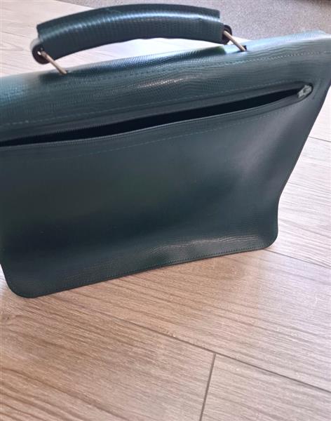 Grote foto knappe donkergroene vintage aktetas briefcase sieraden tassen en uiterlijk schooltassen