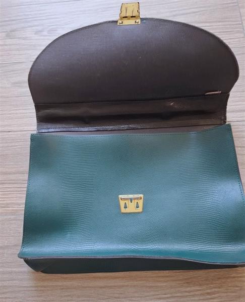 Grote foto knappe donkergroene vintage aktetas briefcase sieraden tassen en uiterlijk schooltassen