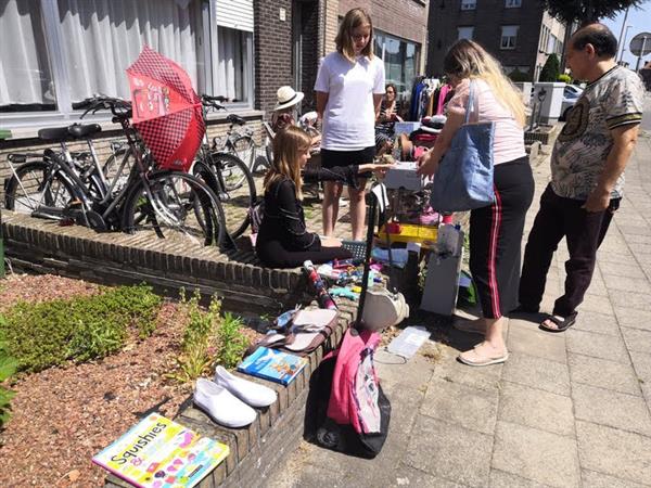 Grote foto grote garageverkoop rosekapellewijk diversen rommelmarktspullen