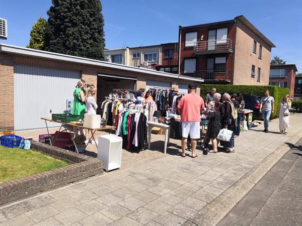Grote foto grote garageverkoop rosekapellewijk diversen rommelmarktspullen