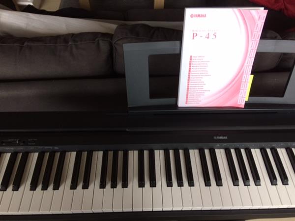 Grote foto piano huren voor 25 per maand muziek en instrumenten piano en vleugels