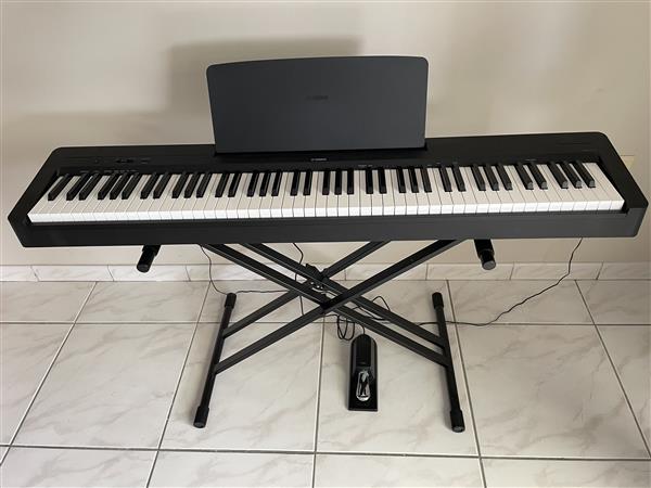 Grote foto piano huren voor 25 per maand muziek en instrumenten piano en vleugels