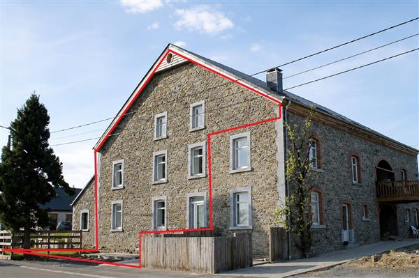Grote foto offagne woning met tuintje. huizen en kamers eengezinswoningen