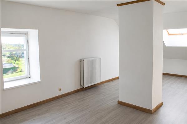 Grote foto offagne woning met tuintje. huizen en kamers eengezinswoningen