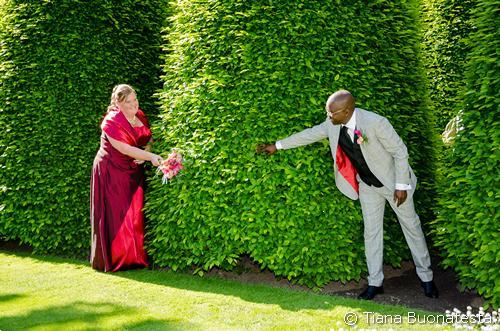 Grote foto fotograaf biedt huwelijksreportage aan diensten en vakmensen fotografen