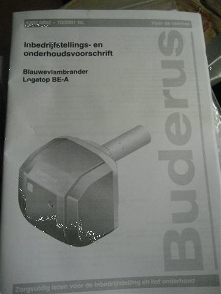 Grote foto brander stookolie blauwe vlam doe het zelf en verbouw verwarming radiatoren