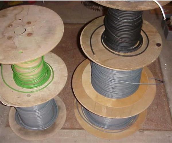 Grote foto een stok kabels voor verschillende mogelijkheden doe het zelf en verbouw elektra en kabels