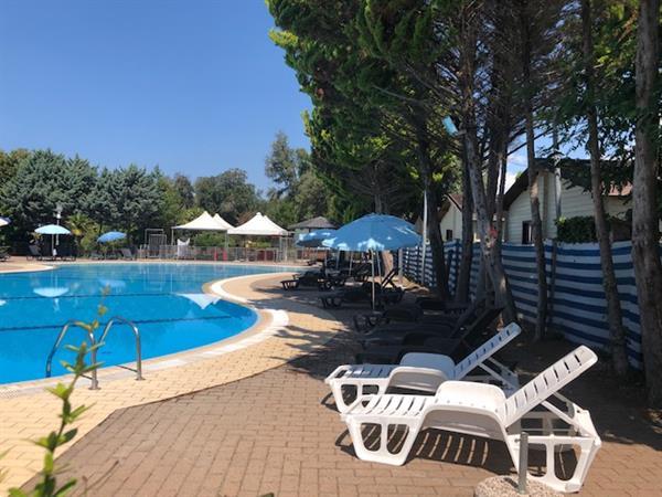 Grote foto stacaravan chalet te huur aan zee toscane vakantie italie