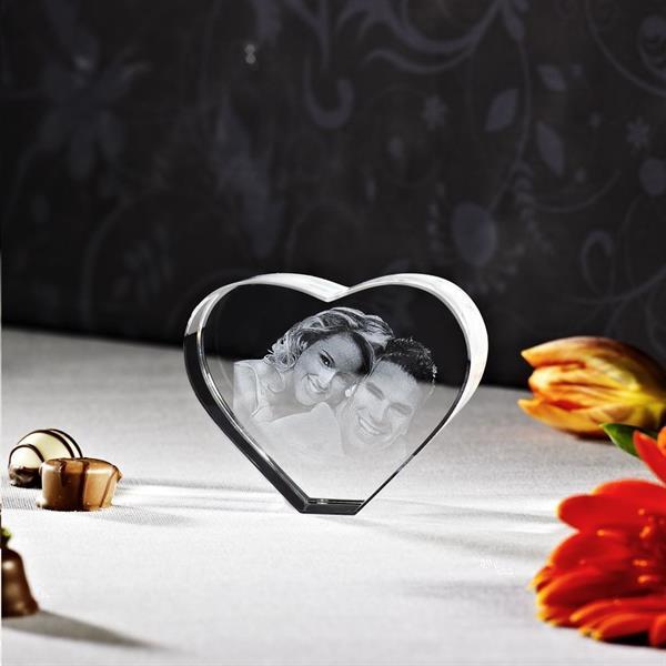 Grote foto 3d foto in glas. model hart antiek en kunst glas en kristal