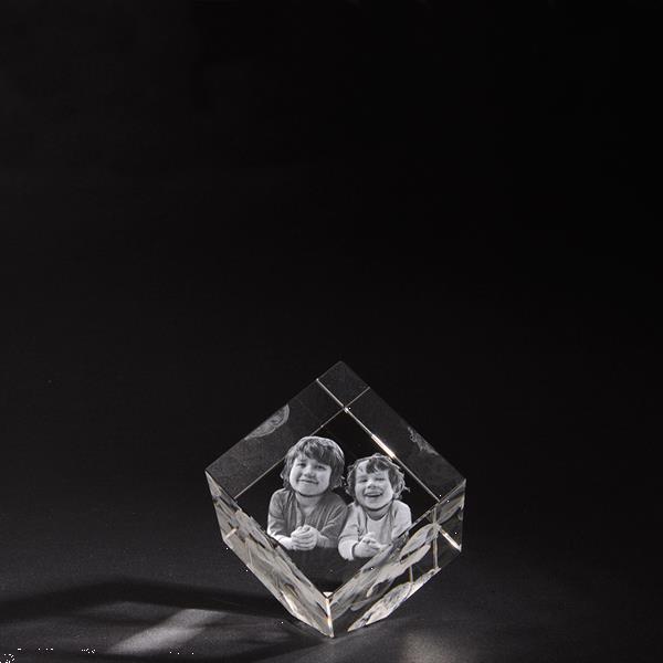 Grote foto 3d foto in glas . model kubus antiek en kunst glas en kristal