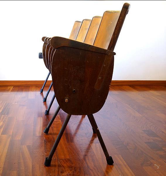 Grote foto bioscoopstoelen gefineerd hout rij met vier stoelen so antiek en kunst curiosa en brocante