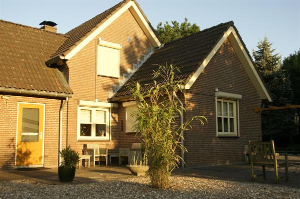 Grote foto vrijstaande woning in buitengebied. huizen en kamers vrijstaand