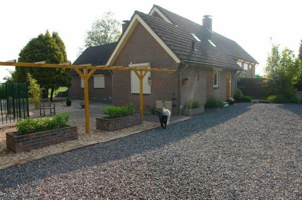 Grote foto vrijstaande woning in buitengebied. huizen en kamers vrijstaand