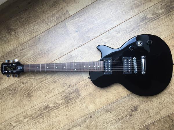 Grote foto zwarte elektrische gitaar met versterker muziek en instrumenten gitaren elektrisch