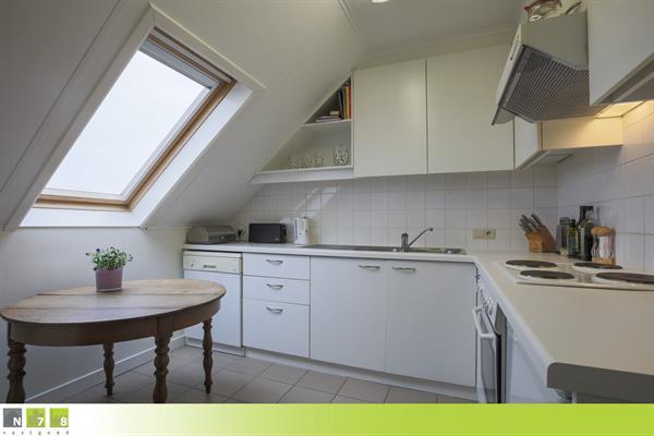 Grote foto witte keuken met toestellen weg wegens renovatie huis en inrichting complete keukens