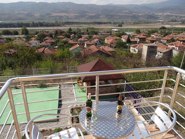 Grote foto struma dolinata kamer met panoramisch bergzicht vakantie europa oost