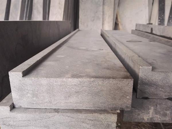 Grote foto dorpels in hardsteen met watergroef en opkant doe het zelf en verbouw metselstenen