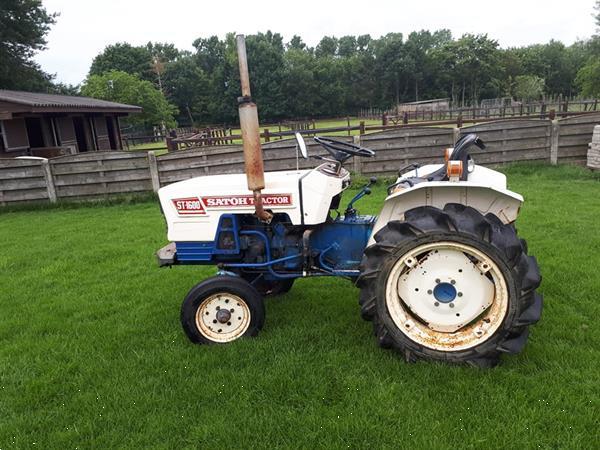 Grote foto mini tractor met weinig draai uren agrarisch landbouw