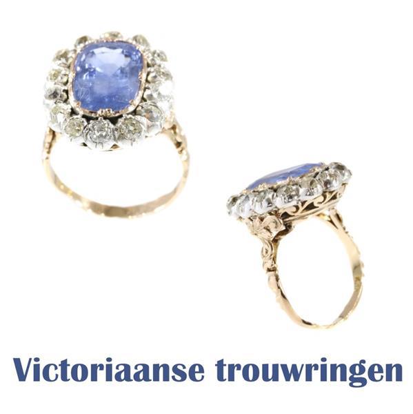 Grote foto sublieme trouwring uit de victoriaanse periode. sieraden tassen en uiterlijk ringen voor haar