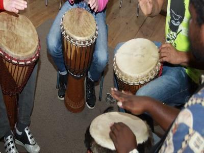 Grote foto afrikaanse muziekworkshops diensten en vakmensen muziekles en zangles