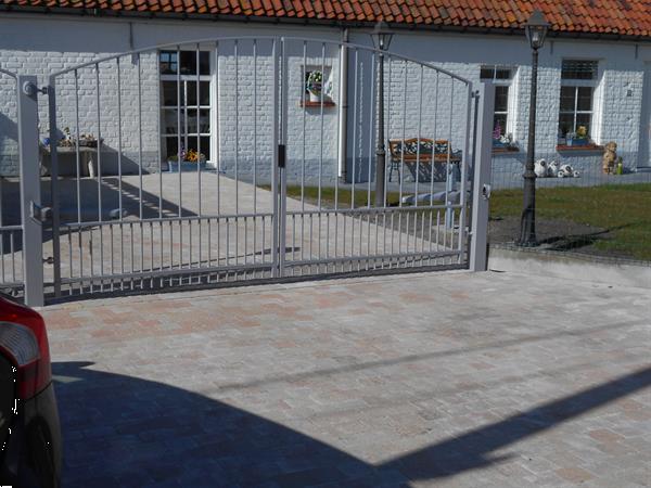 Grote foto ijzeren poort hek in kleur naar keuze tuin en terras hekken en schuttingen