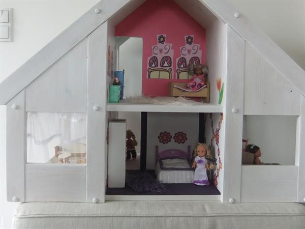 Grote foto prachtig groot wit houten poppenhuis kinderen en baby houten speelgoed