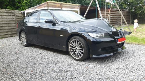 Grote foto bmw e90 met schade auto bmw
