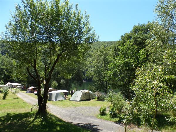 Grote foto rustig kamperen aan een groot meer zuid frankrijk caravans en kamperen campings