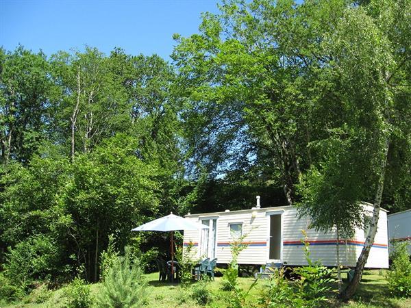 Grote foto ruime stacaravan aan een groot meer auvergne vakantie frankrijk