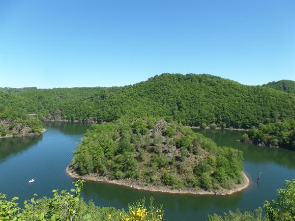 Grote foto ruime stacaravan aan een groot meer auvergne vakantie frankrijk