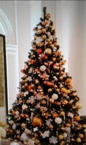 Grote foto versierde kunst kerstboom verhuur voor receptie diensten en vakmensen catering