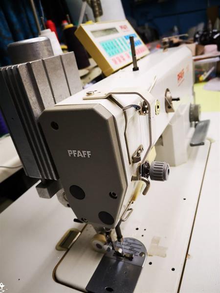 Grote foto industrieel naaimachine met puller hobby en vrije tijd naaimachines