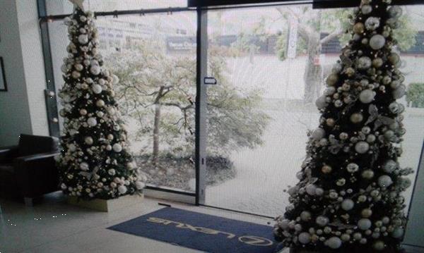 Grote foto levering van versierde kerstbomen huur kerstboom diversen kerst