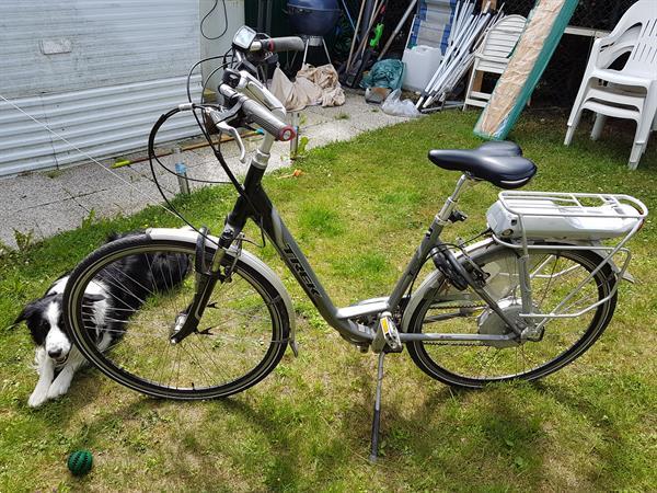 Grote foto te koop elektrische fiets merk trek 7 jaar oud fietsen en brommers damesfietsen