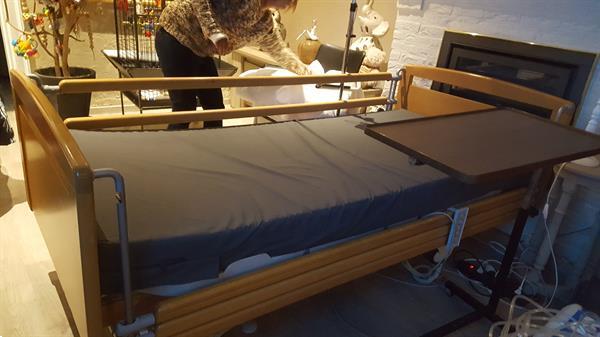 Grote foto ziekenhuisbed matras en volledig verstelbaar diversen verpleegmiddelen en hulpmiddelen