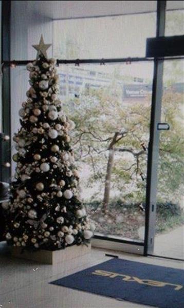 Grote foto versierde kerstboom afbeeldingen kerst levering diversen kerst