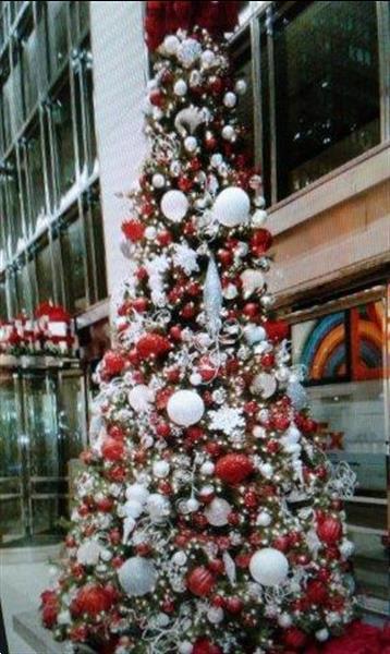 Grote foto stijlvol versierde kerstbomen afbeeldingen kerst diensten en vakmensen feesten