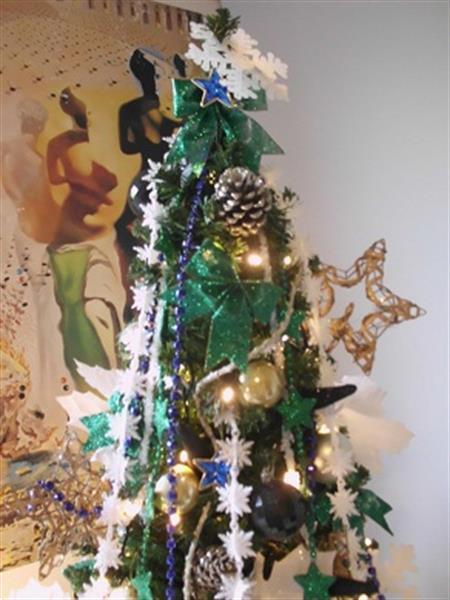 Grote foto versierde kerstboom huren afbeeldingen vr bedrijf diversen cadeautjes en bonnen