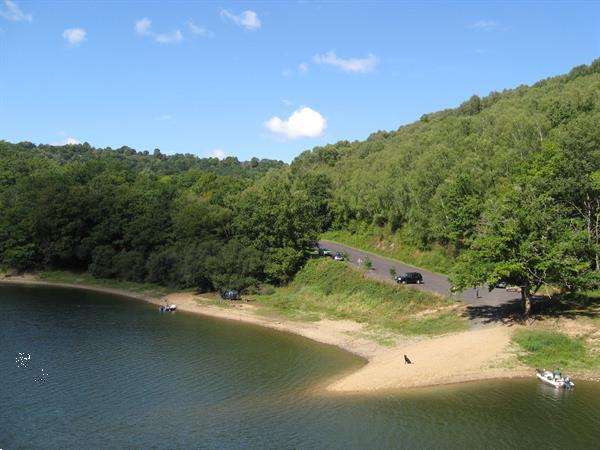 Grote foto vissen op groot visrijk meer zuidelijk frankrijk watersport en boten algemeen